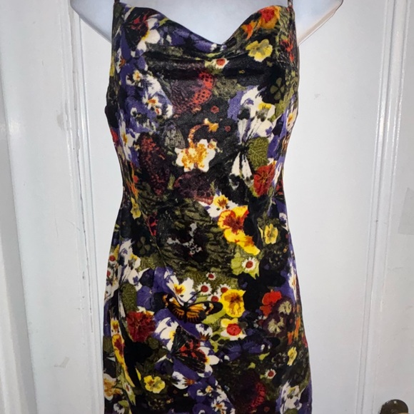 Urban Outfitters Mallory
Velvet Floral Cowl Neck Slip
Dress Size small - Picture 6 of 9